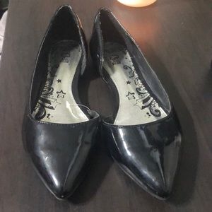 Black pointy toe flats